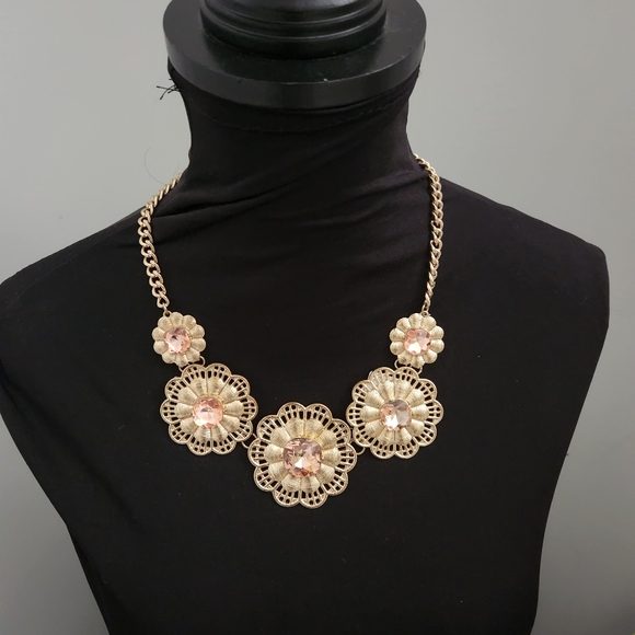 Golden necklace rose rhinestones - Picture 3 of 3